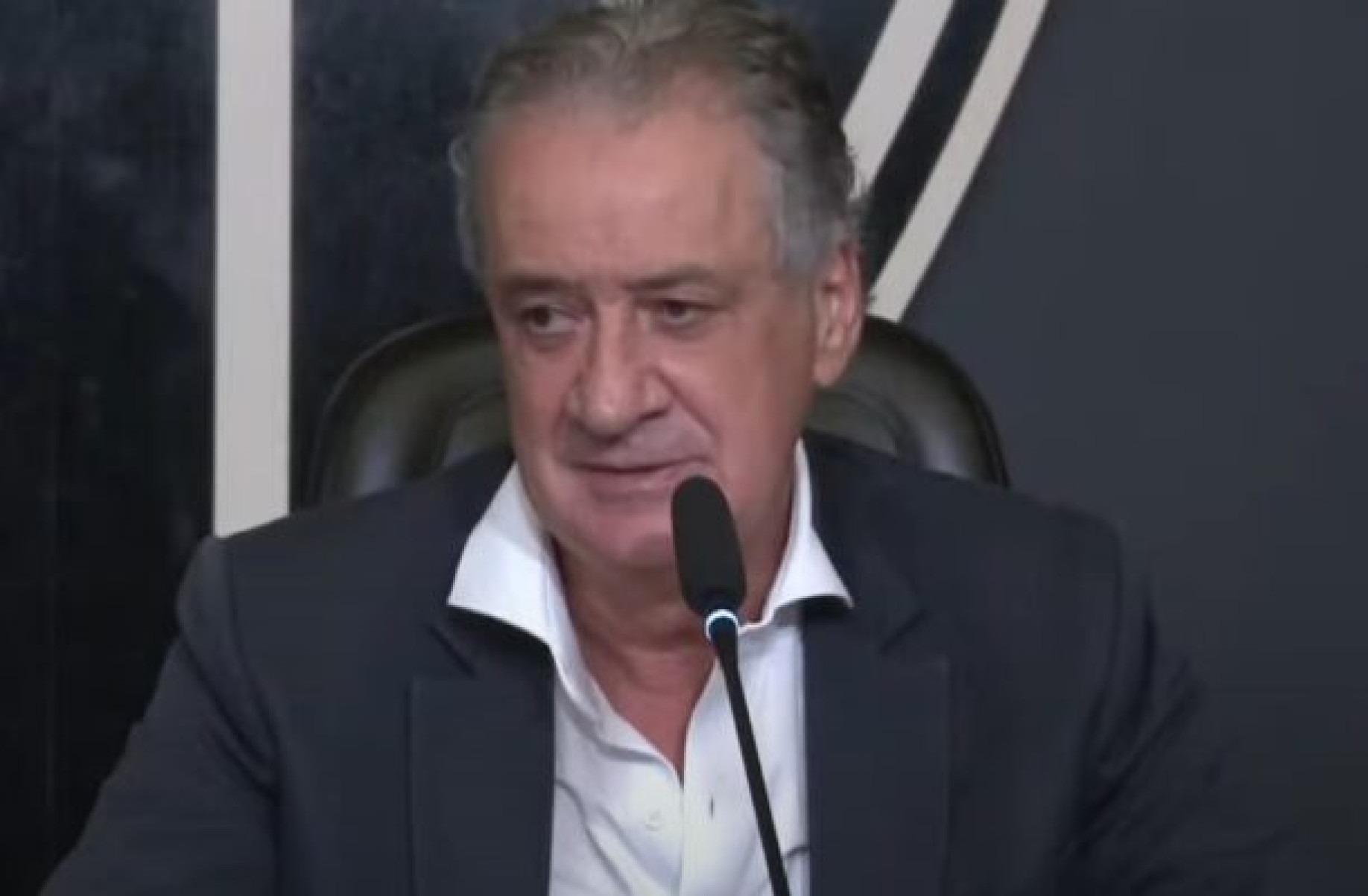 Presidente do Atlético confirma jogo único no Mineirão e cita qualidade do gramado