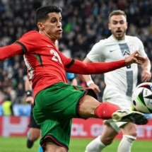 João Cancelo pode atuar no futebol árabe, pelo Al-Hilal nesta temporada  -  (crédito: Foto: Jure Makovec / AFP via Getty Images)