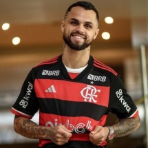 Michael com a camisa do Flamengo -  (crédito: Foto: Gilvan de Souza / CRF)