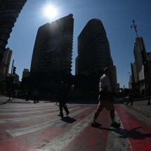 Tempo em MG: onda de calor mantém as temperaturas altas no estado - Leandro Couri/EM/D.A.Press