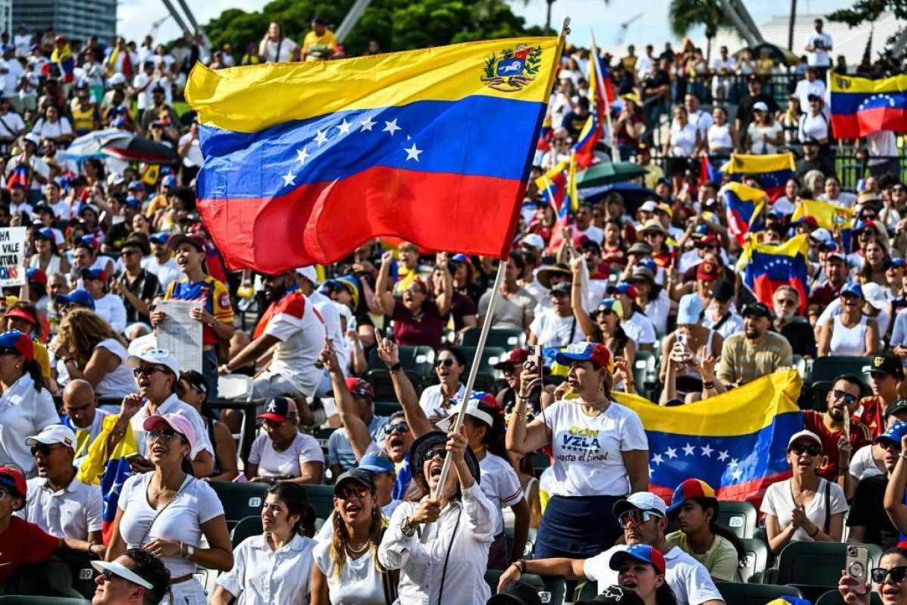 "Protesto pela Verdade" convocado pela oposição, em Miami, Flórida, em 17 de agosto de 2024 -  (crédito: CHANDAN KHANNA/AFP)