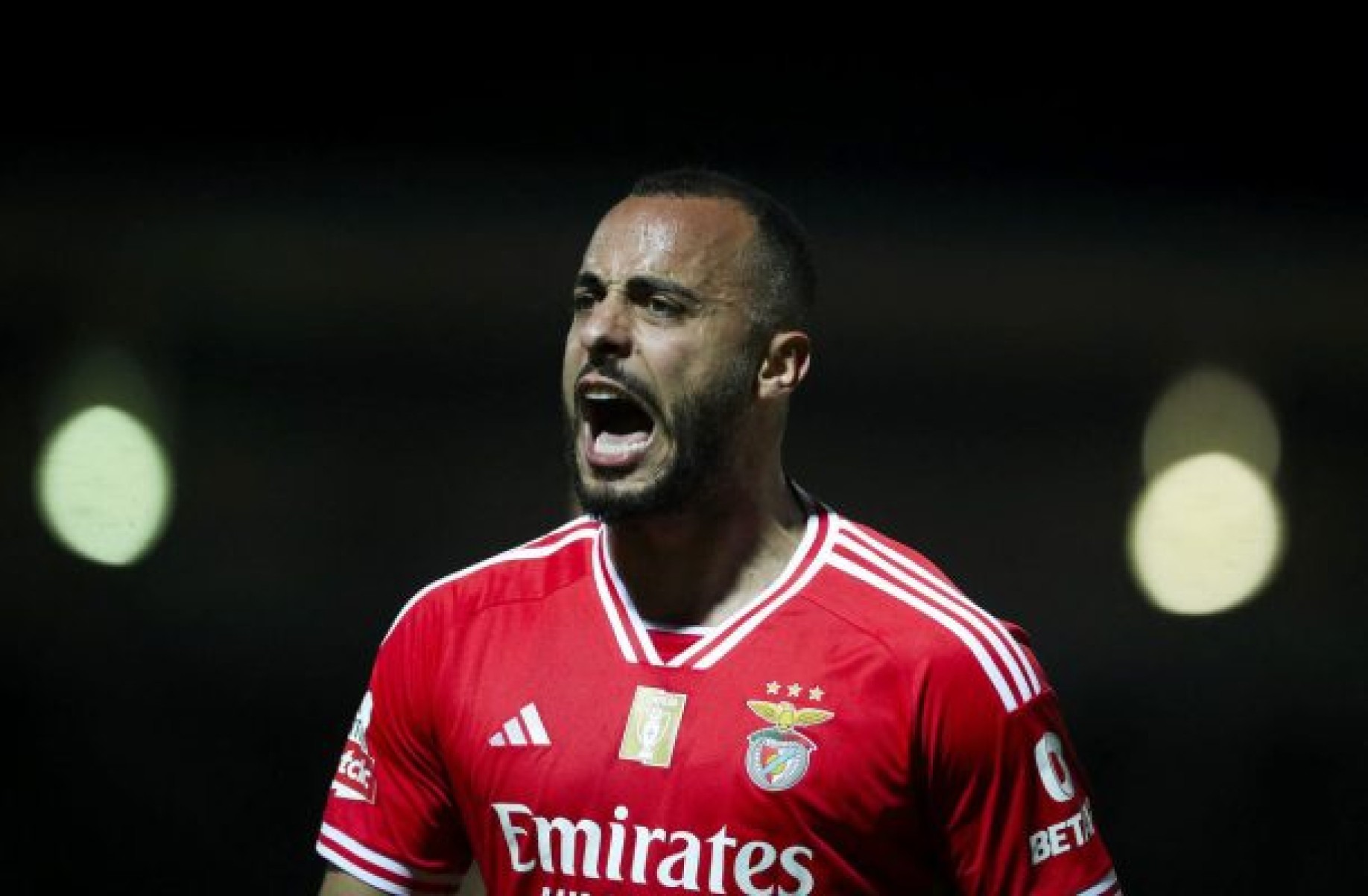 Corinthians abre conversas para contratar Arthur Cabral