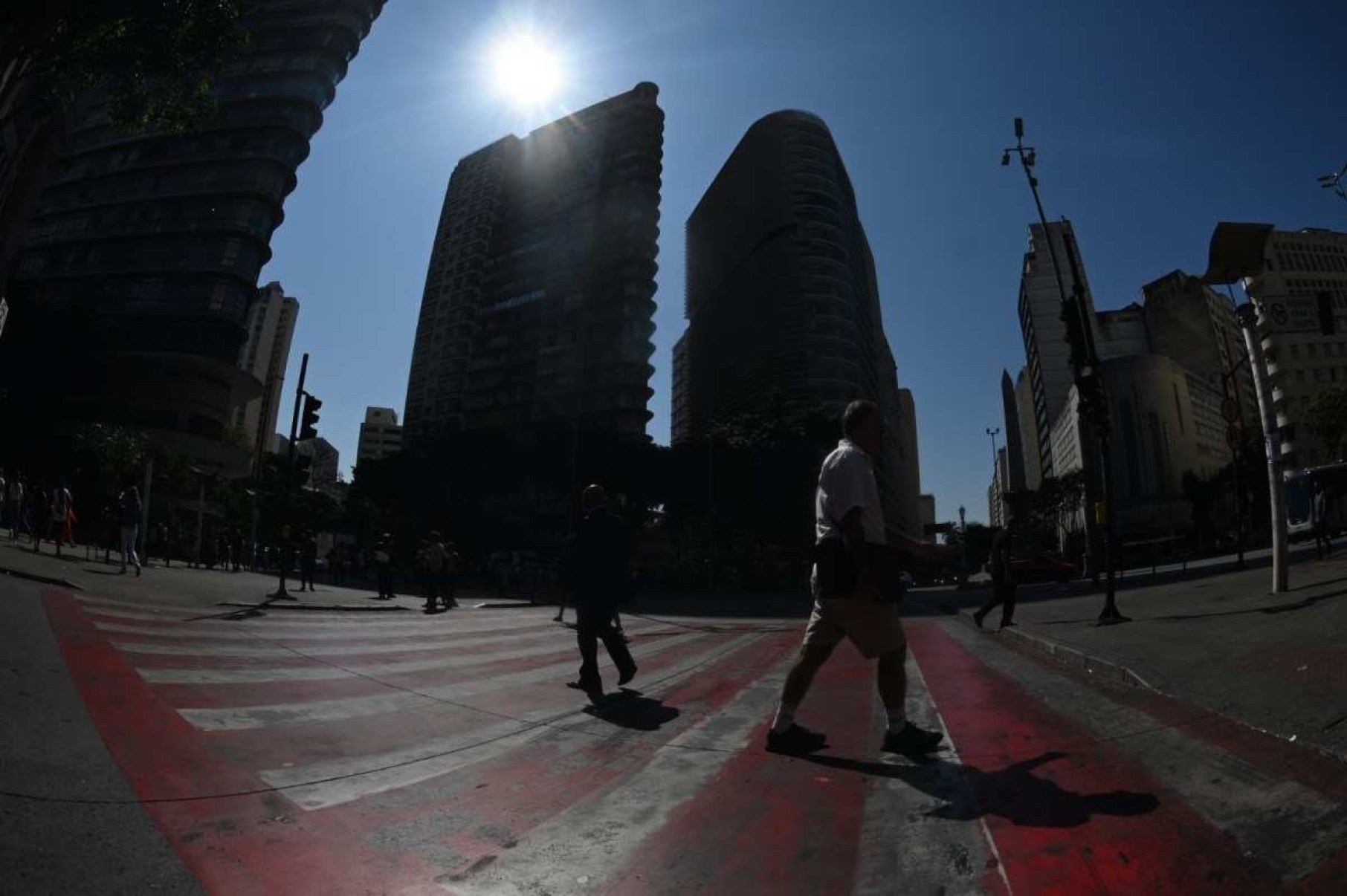 Tempo em MG: onda de calor mantém as temperaturas altas no estado