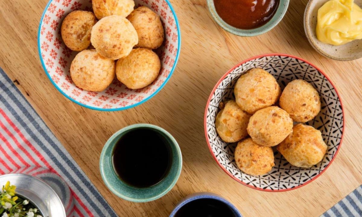 Pães de queijo da marca com ketchup de barbecue de goiabada e manteiga artesanal -  (crédito: NuuAlimentos/Divulgação)