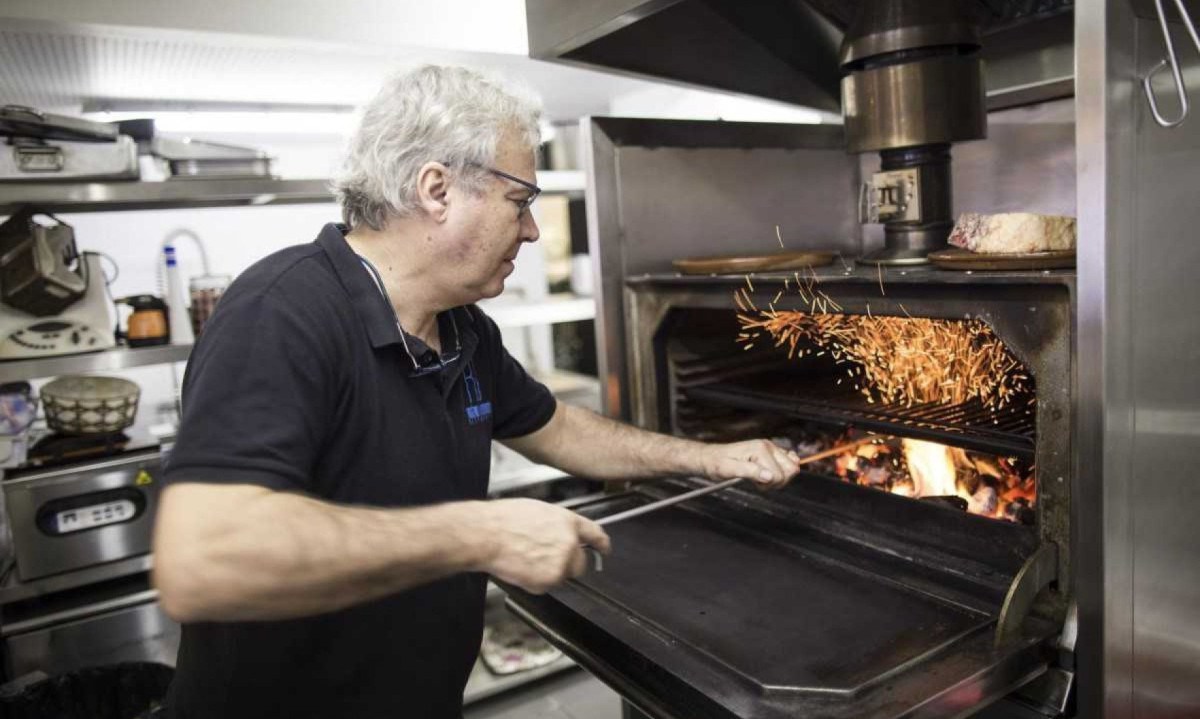 Rogério Sá escolheu receitas que faz há 40 anos, desde o início do seu restaurante de comida tradicional