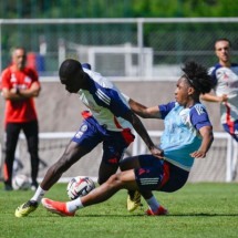 Jogadores do Lyon durante treino para enfrentar o Monaco -  (crédito: Foto: Divulgação / Lyon)