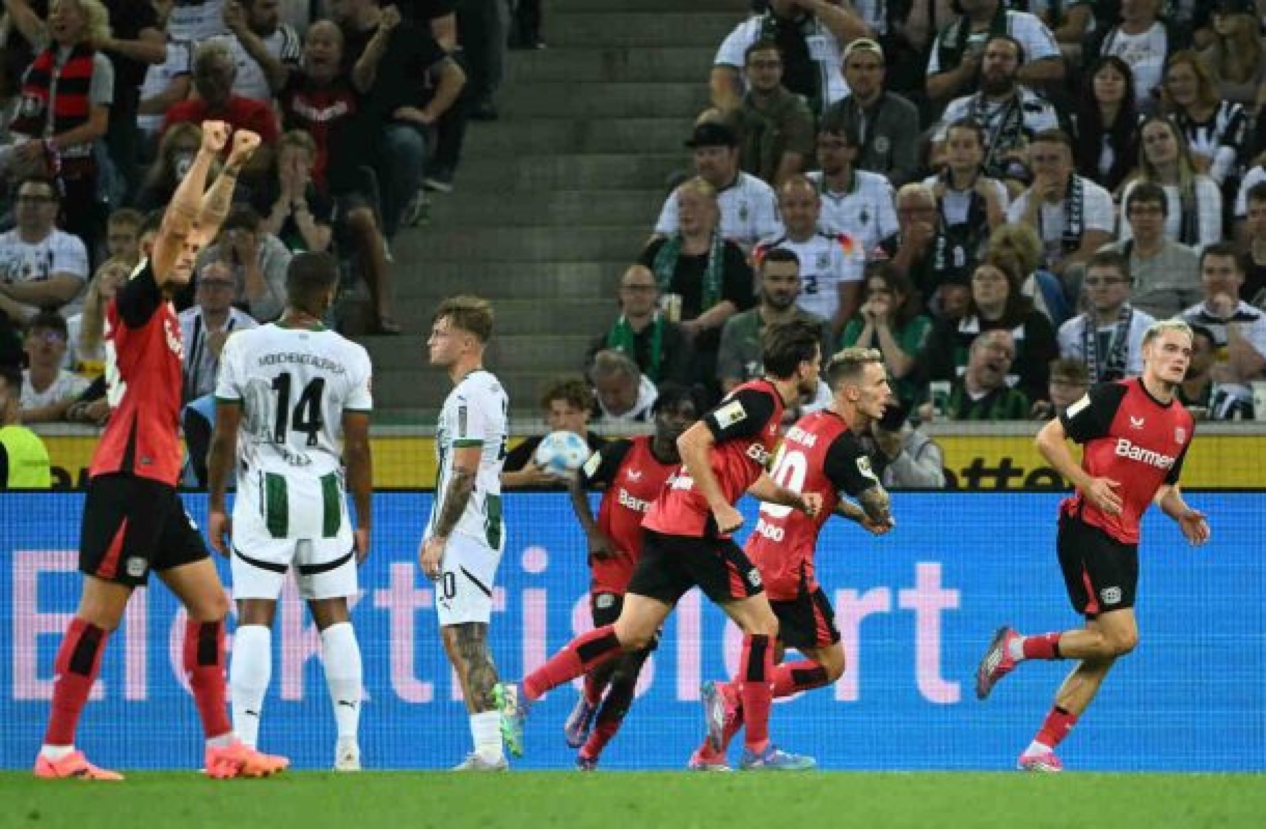 Alemão: Leverkusen vence Mönchengladbach em grande duelo na partida de abertura