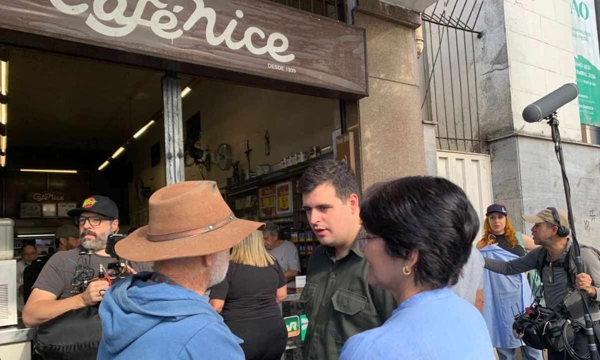 Bruno Engler segue tradição, puxa apoiadores e faz promessas no Café Nice