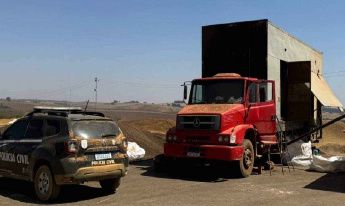 Equipamento foi localizado na zona rural de Ibiá. Suspeitos estão foragidos -  (crédito: PCMG)