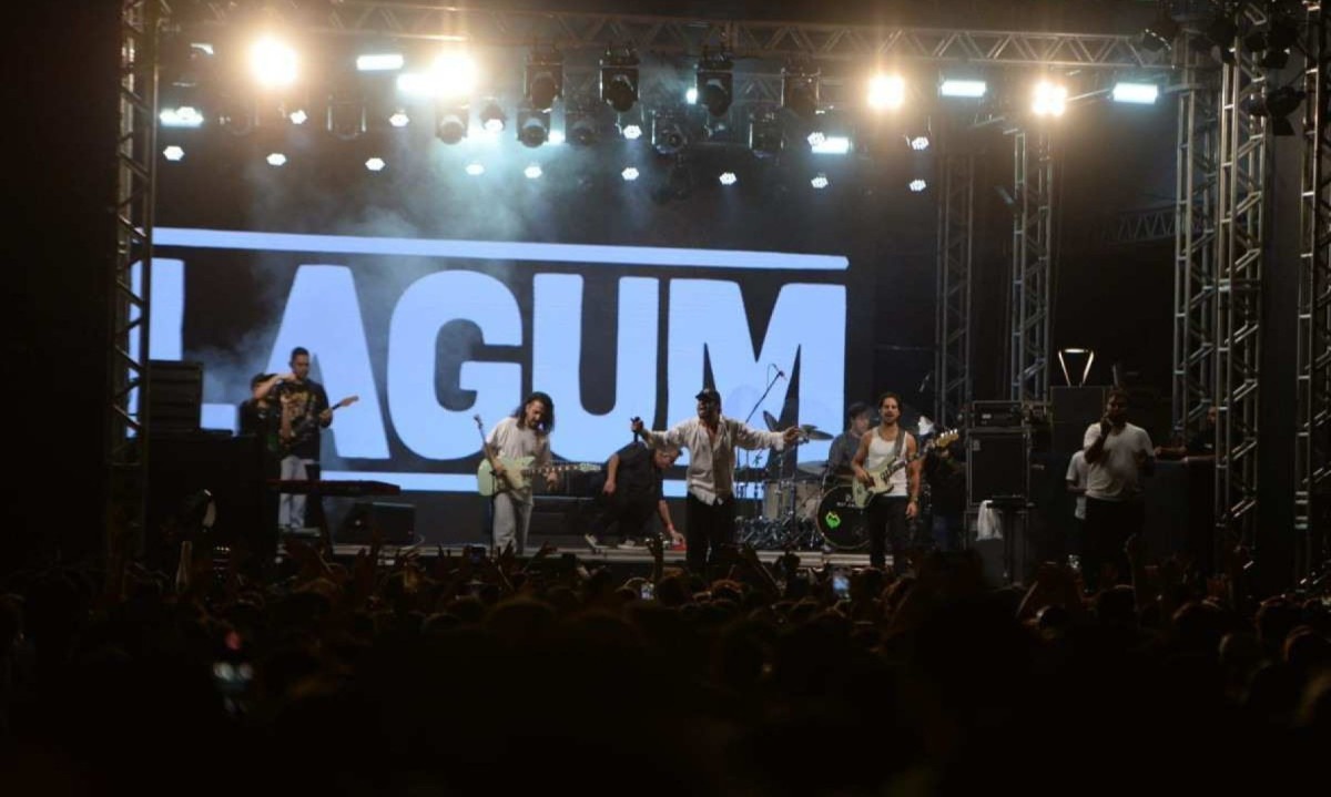 A banda Lagum cativou o público com um setlist de 20 músicas na Praça Rui Barbosa -  (crédito: Túlio Santos/EM/D.A/Press)