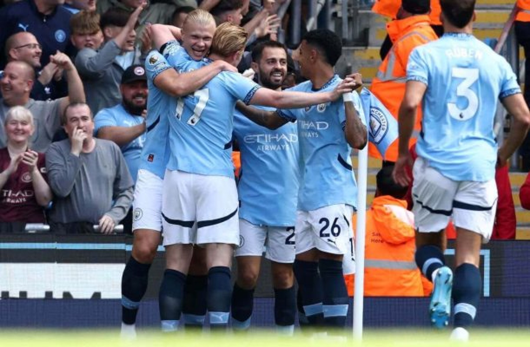 Em dia de Bahia Day, Savinho e Haaland arrasam na goleada do City