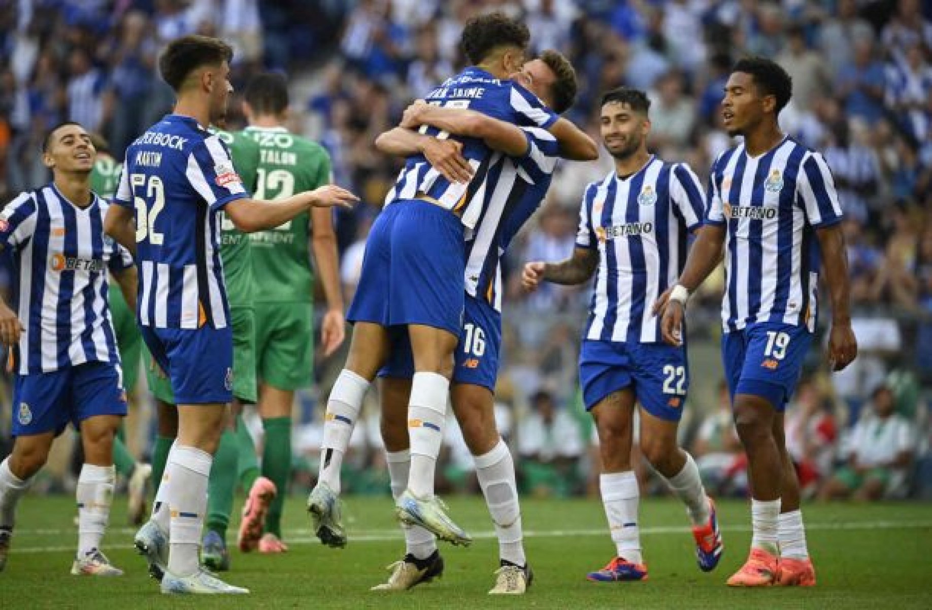 Porto domina e vence o Rio Ave com tranquilidade no Campeonato Português