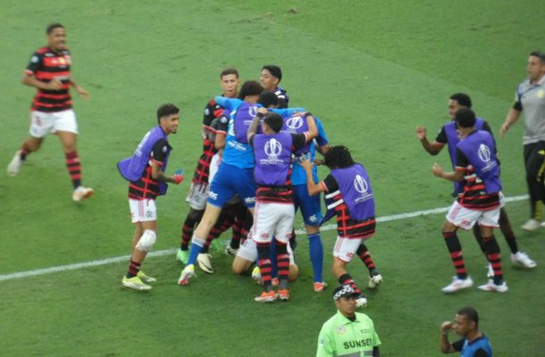 Flamengo vence Olympiacos no Maracanã e é campeão mundial Sub-20