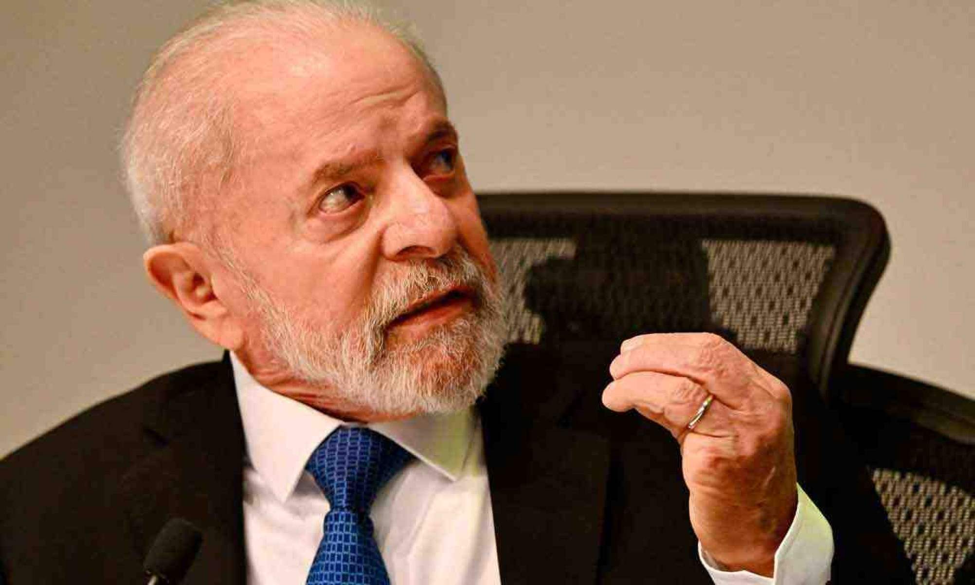 Dubiedade enfraquece a liderança de Lula