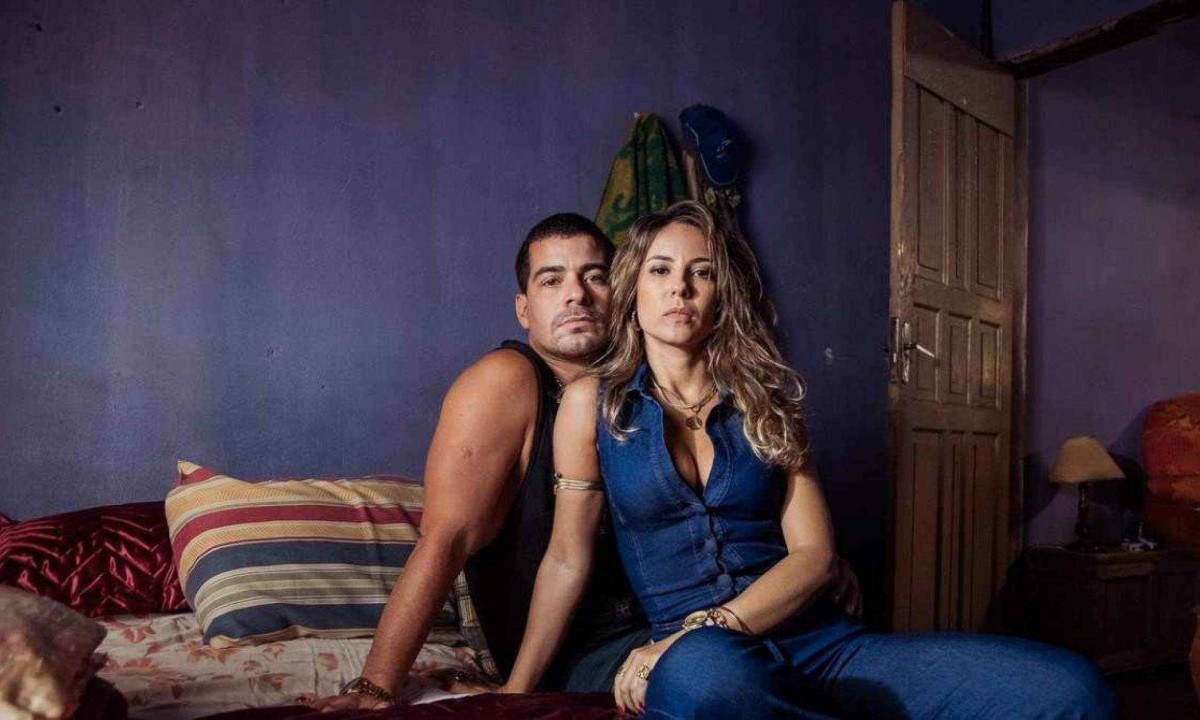 Andreia Horta vive Jerusa, a companheira do traficante Bradock (Thiago Martins) que provoca a guerra na favela -  (crédito: Renato Nascimento/divulgação)