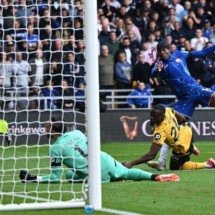Madueke fuzila o gol de José Sá e marca o quarto do Chelsea na goleada por 6 a 2 sobre o Wolves. Três deles foram do atacante  -  (crédito: Foto: Justin Tallis/ AFP via Getty Images)