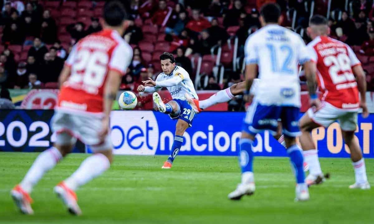 Depois da difícil classificação para as quartas de final da Sul-Americana contra o Boca Juniors, Cruzeiro perde para o Internacional, no Beira-Rio, pelo Brasileiro -  (crédito: Gustavo Aleixo/Cruzeiro)