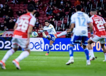 Depois da difícil classificação para as quartas de final da Sul-Americana contra o Boca Juniors, Cruzeiro perde para o Internacional, no Beira-Rio, pelo Brasileiro -  (crédito: Gustavo Aleixo/Cruzeiro)