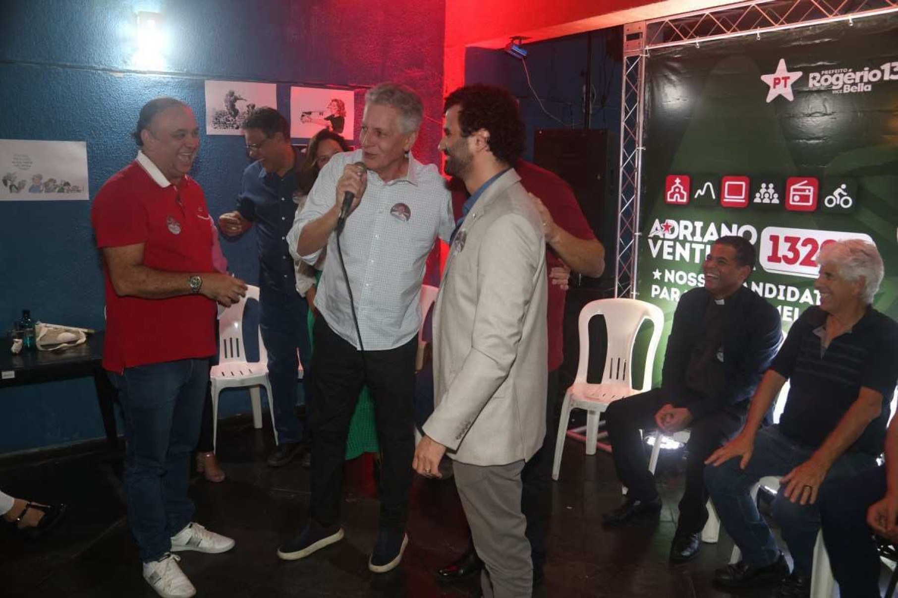 O candidato à prefeitura, Rogério Correia, participou do evento no Sindicato dos Jornalistas -  (crédito: Marcos Vieira/EM/D.A/Press)