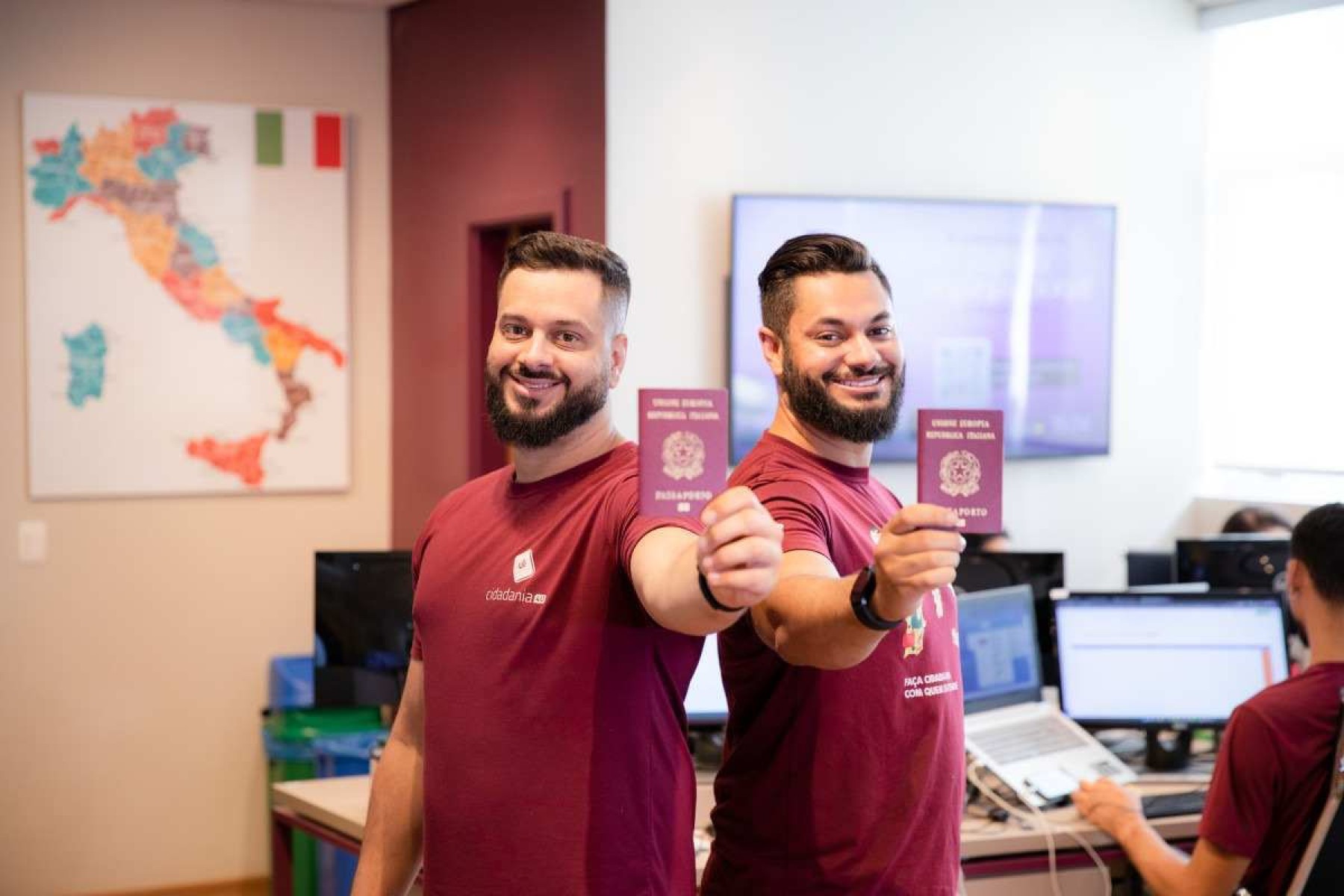 Rodrigo e Rafael Gianesini, COO e CEO da Cidadania4u e detentores do passaporte italiano