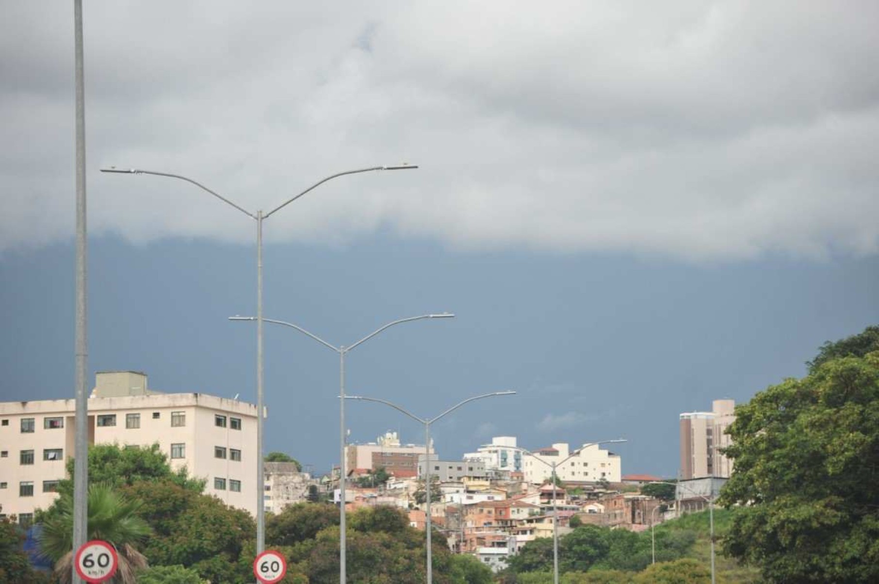 Frente fria pode causar chuva em MG nesta segunda