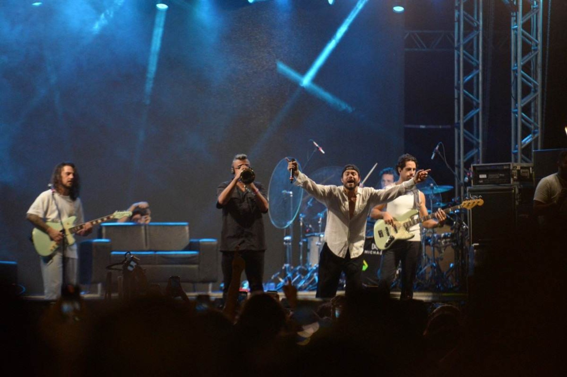 Lagum se apresenta no palco durante a Virada Cultural de BH