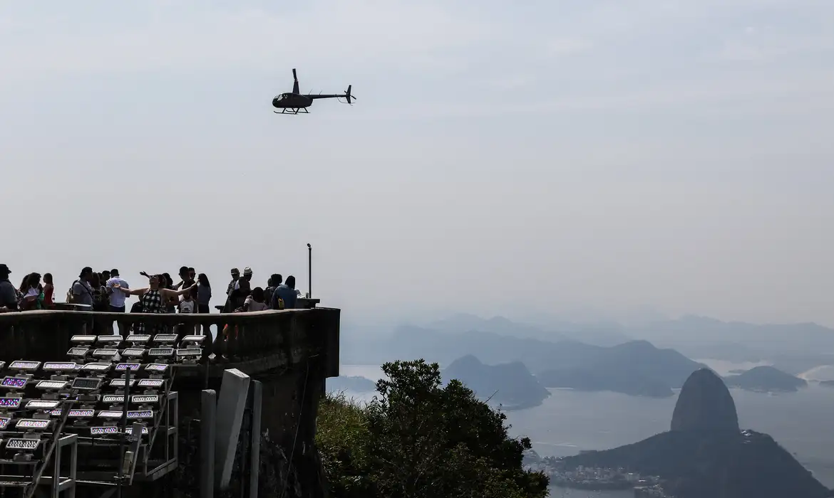 Voos panorâmicos de helicóptero no Rio seguirão novas regras -  (crédito: EBC)