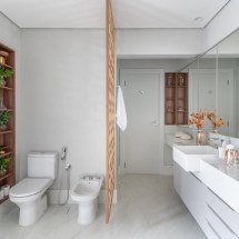 O  bidê e a ducha higiênica oferecem diferentes benefícios no banheiro (Projeto: Isabella Nalon Arquitetura | Imagem: Julia Herman) -  (crédito: EdiCase)