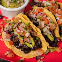 Tacos de feijão-preto (Imagem: Jordi Calvera | Shutterstock) -  (crédito: EdiCase)