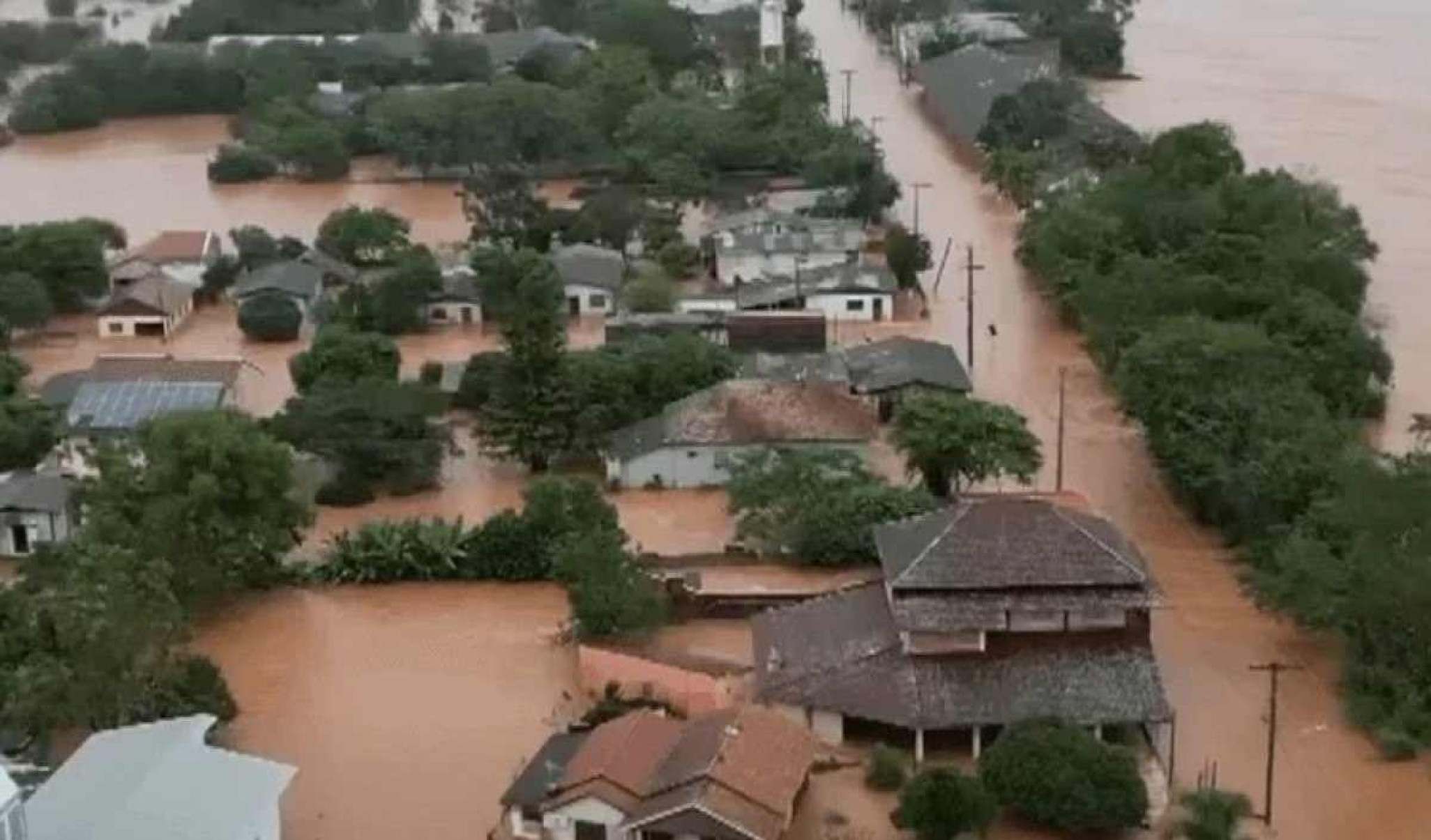 Cidade com casas abaixo d´água