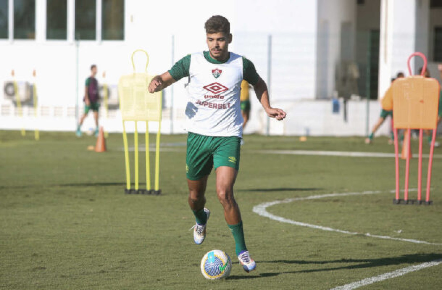 João Neto comemora retorno ao Fluminense após empréstimo no CRB