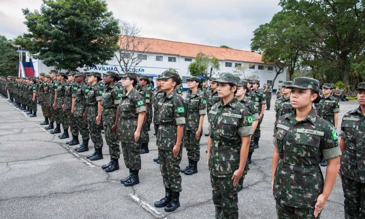 Mulheres ocupam apenas postos de oficiais e subs. Entram por concurso ou são egressas das escolas militares -  (crédito: Divulgação/Exército Brasileiro)