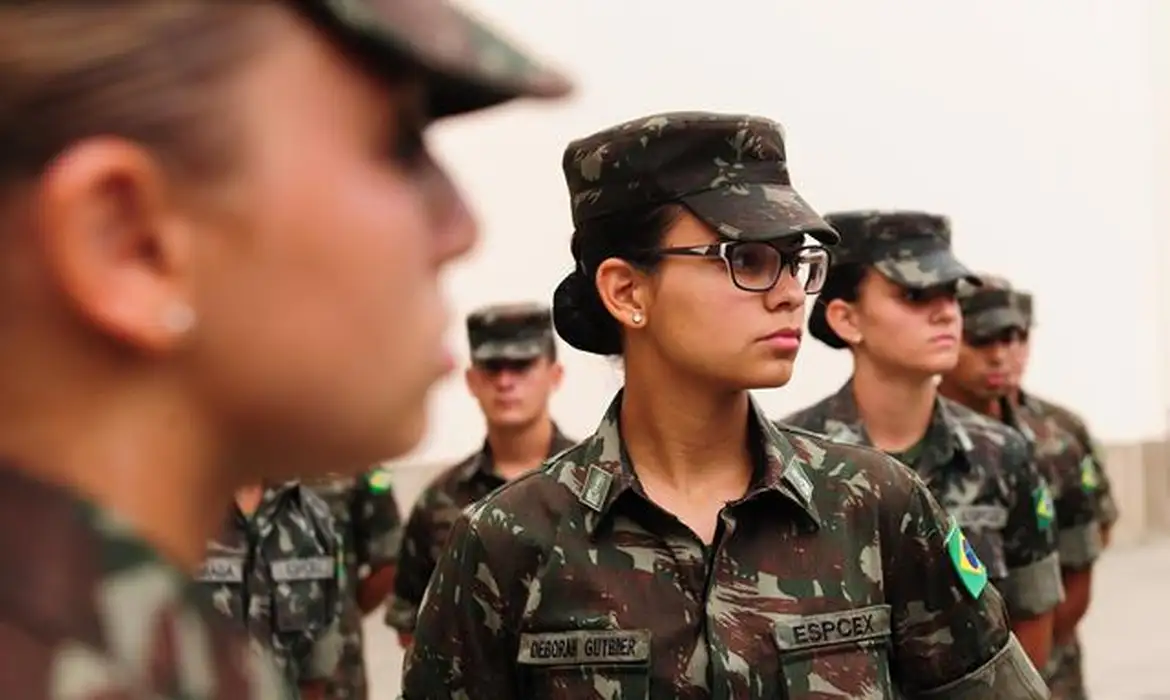 Mulheres poderão se alistar no serviço militar aos 18 anos -  (crédito: EBC - Geral)