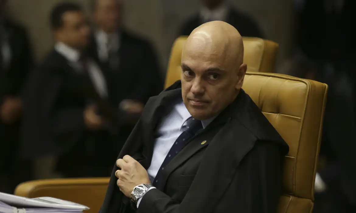 
Grupo de deputados e senadores pedem que Pacheco dê andamento a um pedido de impeachment contra o ministro Alexandre de Moraes  -  (crédito: EBC)