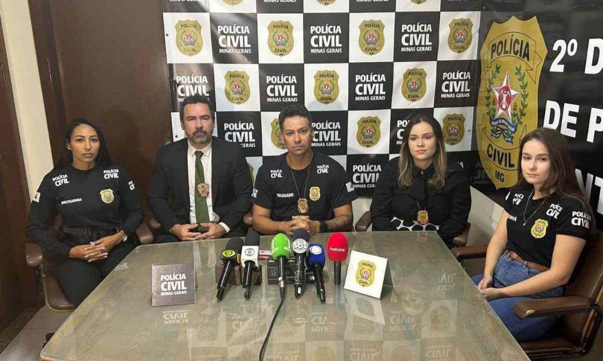 De acordo com a Polícia Civil, um dos indiciados ainda está foragido. O homem de 22 anos é um MC de Betim, na Grande BH -  (crédito: Divulgação / Polícia Civil)