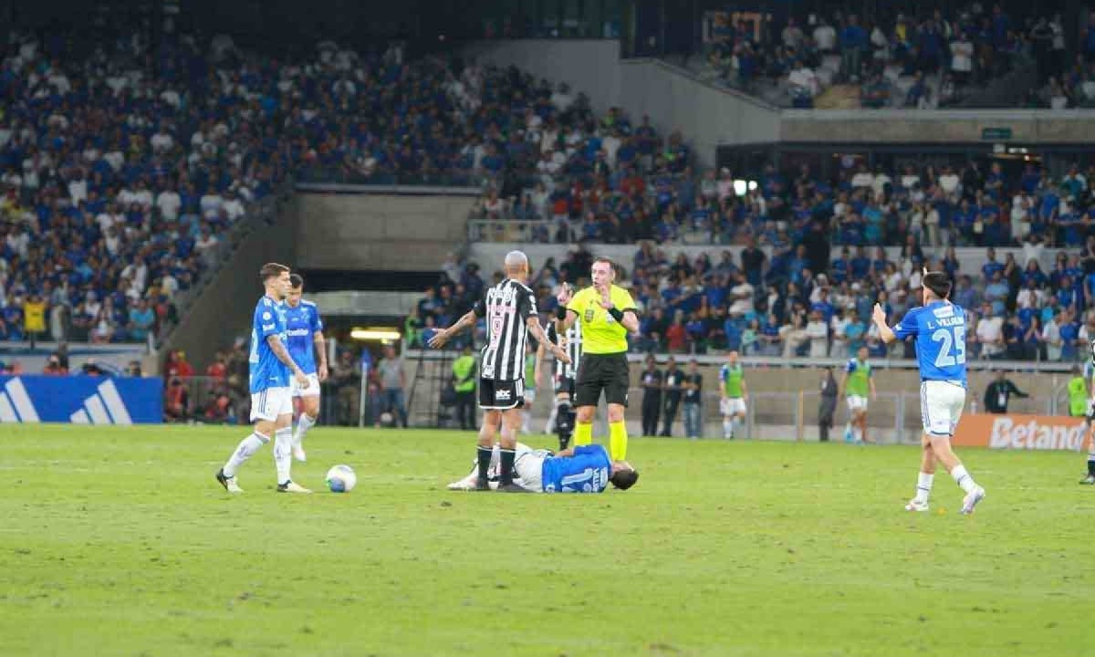 O futebol brasileiro de hoje está mais burocrático, com muitas reclamações, falta de criatividade e posse de bola improdutiva -  (crédito: Edesio Ferreira/EM/D.A Press)