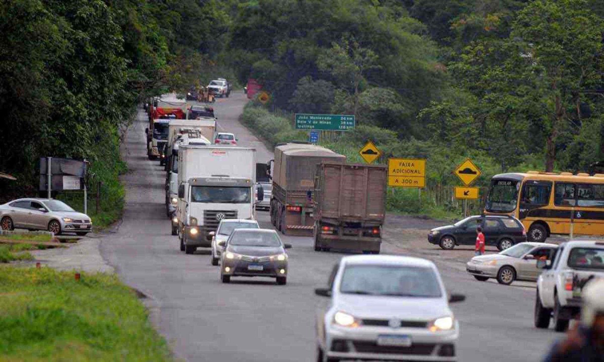 Duplicação da BR-381, considerada uma das rodovias mais perigosas do país, é uma novela que já dura mais duas décadas

 -  (crédito: Alexandre Guzanshe/EM/D.A PRESS)