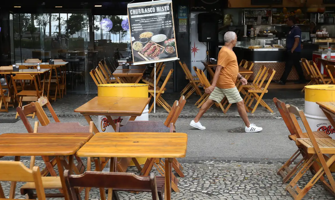 Serviços não financeiros tiveram recorde de ocupação em 2022, diz IBGE -  (crédito: EBC)