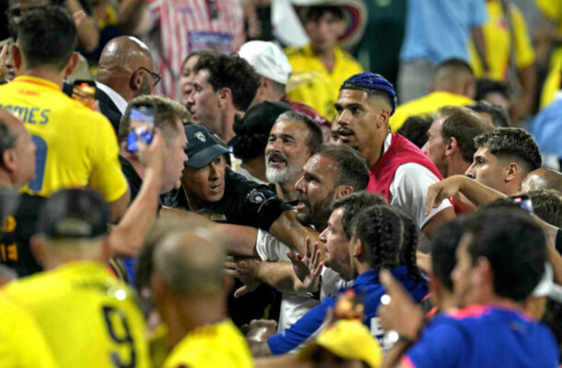 Alguém do Flamengo? Jogadores do Uruguai são punidos e estão fora de jogos das Eliminatórias