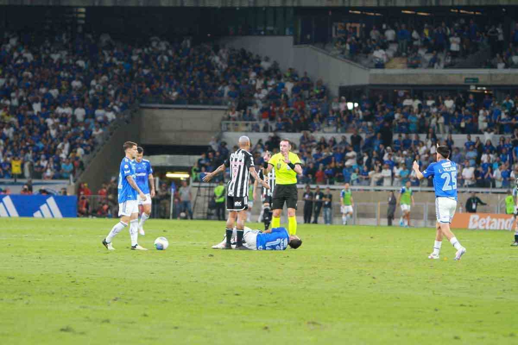 O futebol brasileiro está dando um péssimo exemplo