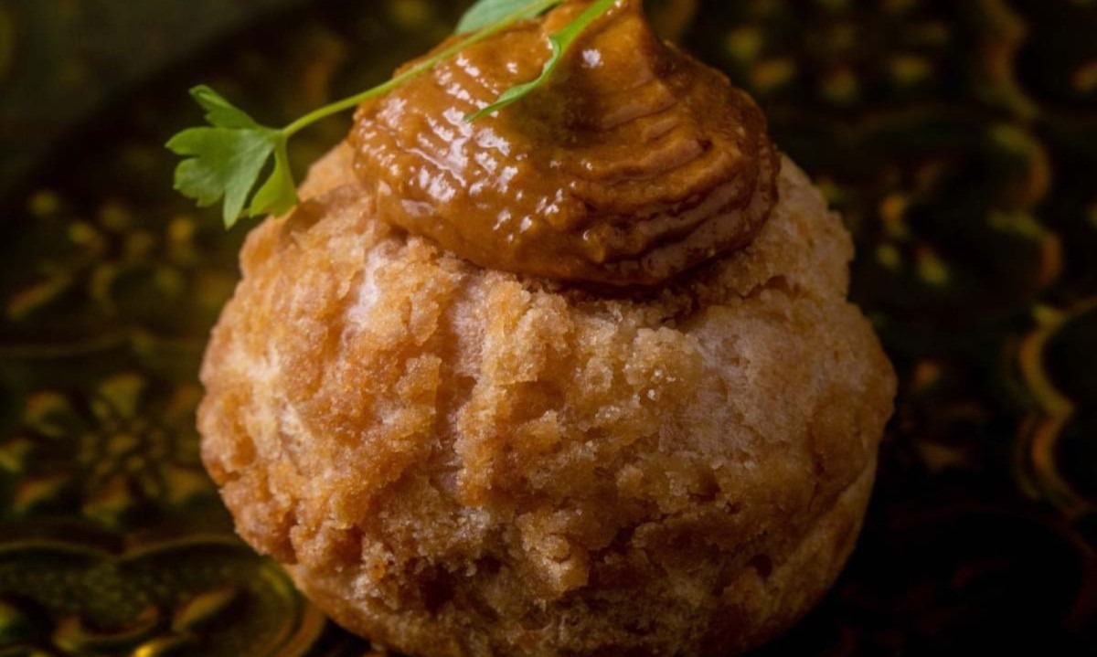 Pão de queijo com praliné de castanhas -  (crédito: Tomás Rangel/Divulgação)