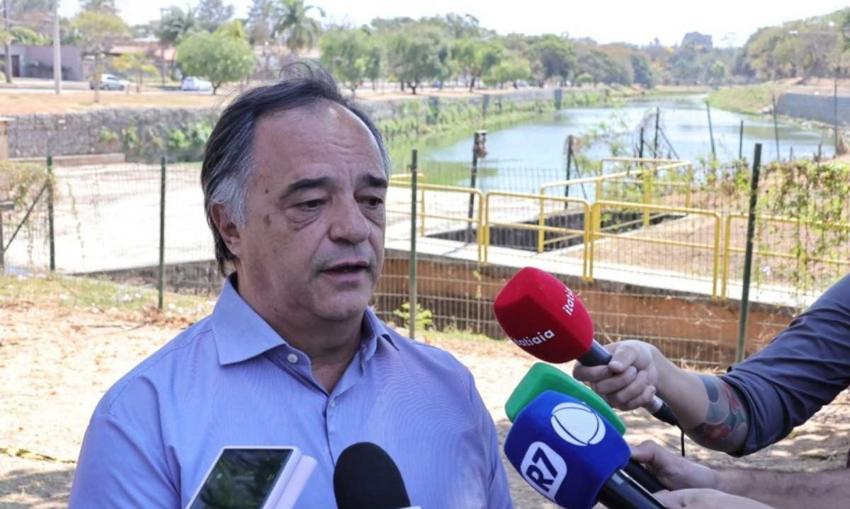 O candidato Mauro Tramonte  se reuniu com representantes da UFMG para buscar soluções com o problema da poluição da Lagoa da Pampulha -  (crédito:  Rodrigo Lima/Divulgação)