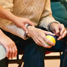 Setembro Lilás: campanha desafia o estigma do Alzheimer - DINO