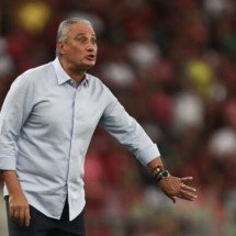 Tite na beira do gramado do Maracanã -  (crédito: Foto: Gilvan de Souza/CRF)