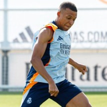 Conta de Mbappé hackeada com provocações a Messi -  (crédito: Foto: Reprodução)