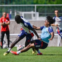 Jogadores do Lyon durante treinamento da equipe -  (crédito: Foto: Divulgação / OL)