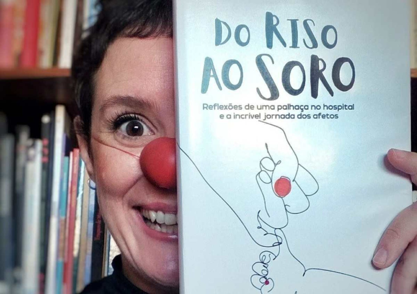 Atriz conta em livro vivências como palhaça em hospitais