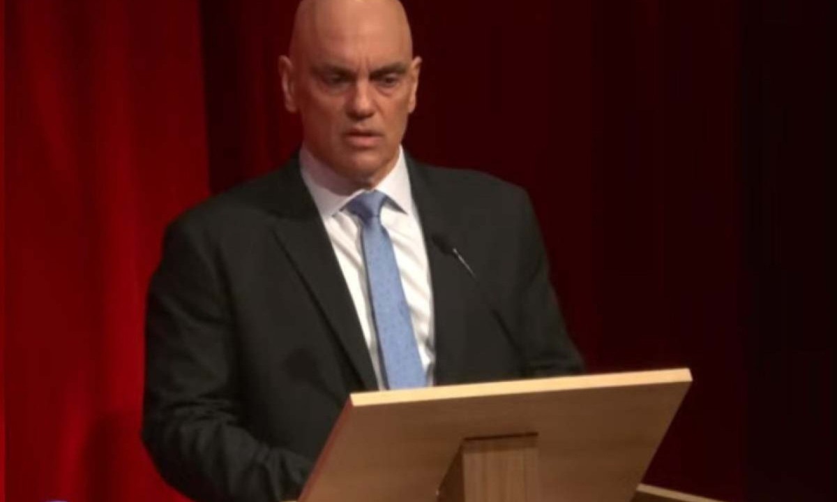 Ministro Alexandre de Moraes comenta legislação sobre redes sociais durante Semana Jurídica Mackenzie
 -  (crédito: Reprodução Youtube Mackenzie)