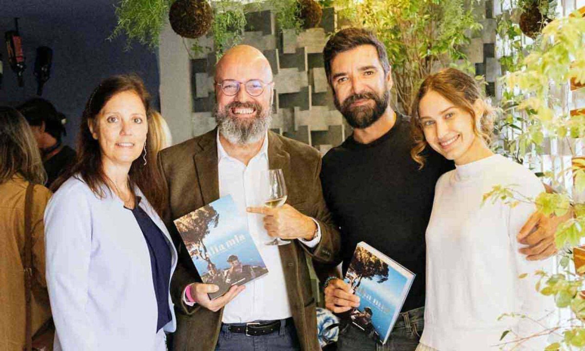 Silvia Alciati, Fábio Fasoli, Bruno Marinho e Ana Elisa Dias representando o consulado da Itália -  (crédito: Frank Bitencourt/divulgação)