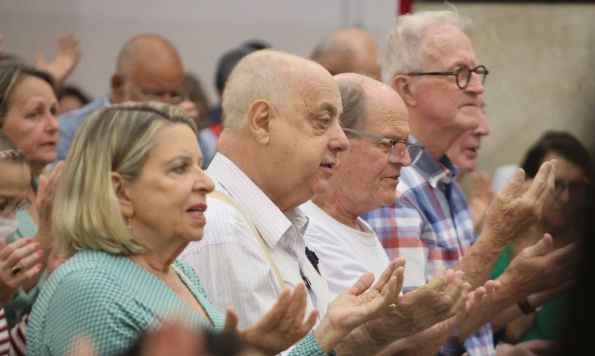 Prefeito Fuad Noman participa da Festa do Beato Eustáquio no bairro que leva o nome do missionário holandês que veio para o Brasil em 1925 -  (crédito: Marcos Vieira/EM/D.A Press)